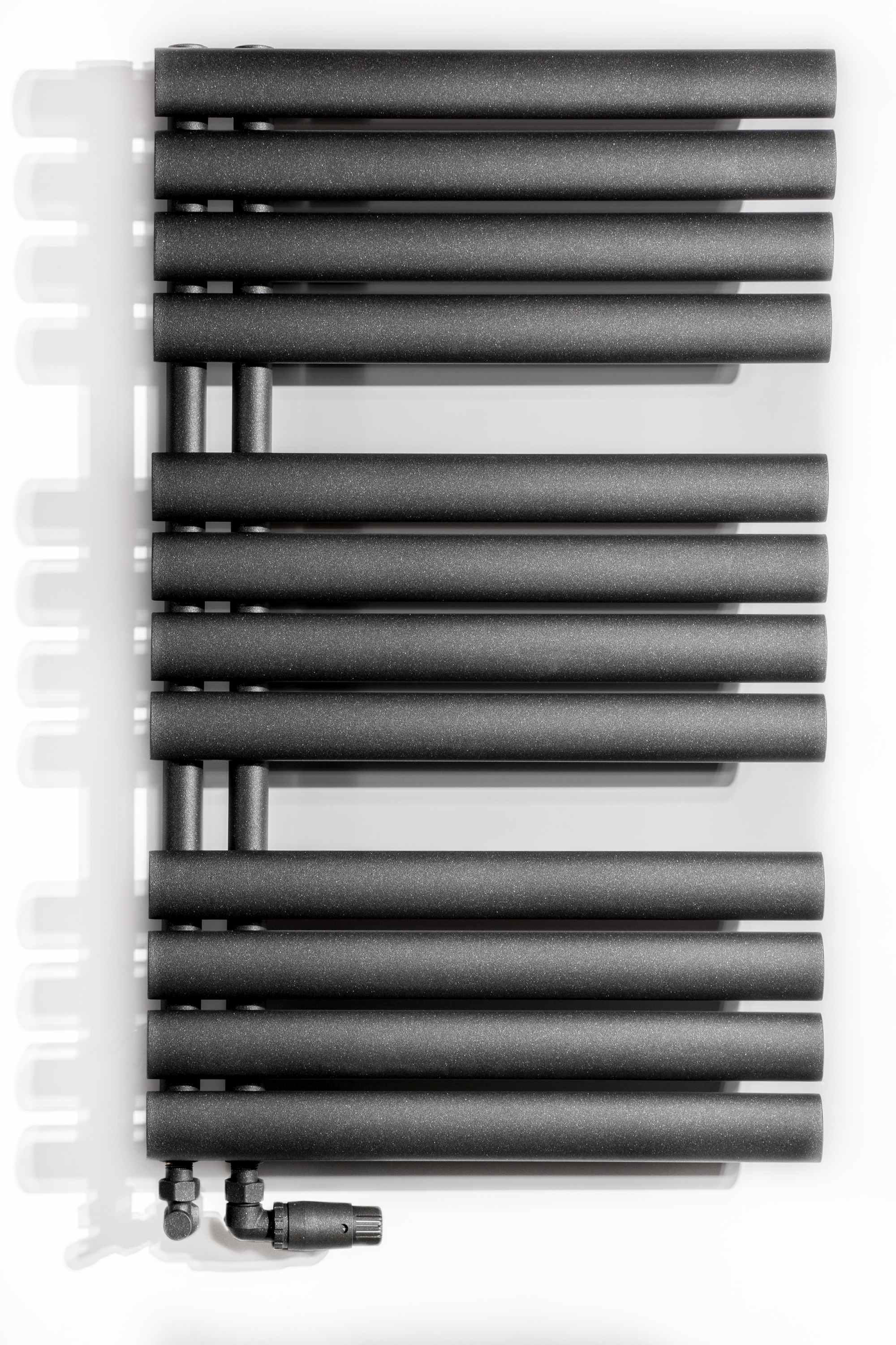Luxrad Flag Bis radiador de baño decorativo 81.6x50 cm negro FLA816500S040