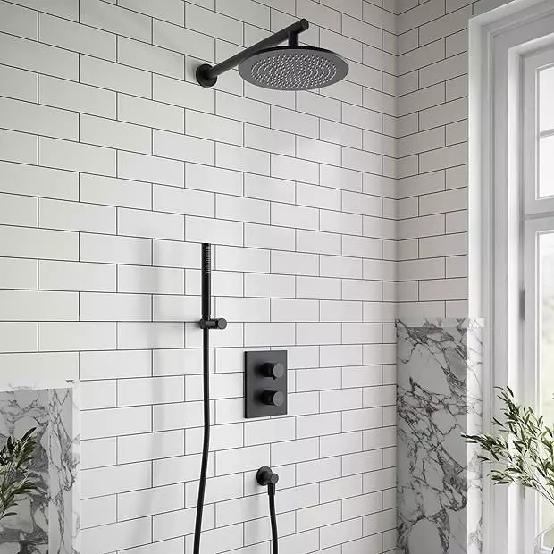 Conjunto grifo de bañera y ducha Villeroy & Boch Universal Taps & Fittings TVD000653000K5, ducha con efecto lluvia Villeroy & Boch Universal Showers TVC000001000K5, TVS109006000K5, TVC000458000K5, TVD00065100000, TVC000453510K5, TVC000456000K5, TVC0000350