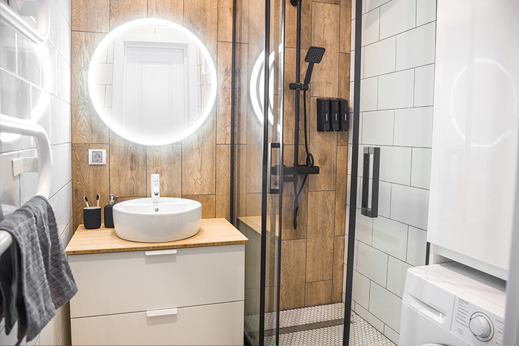 Un baño pequeño con ducha y lavadora: ¿cómo organizarlo?  