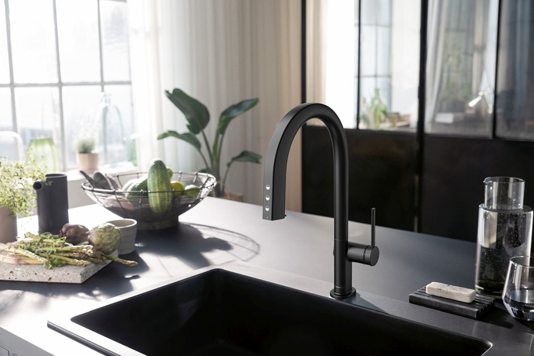 Grifo de cocina negro con filtro